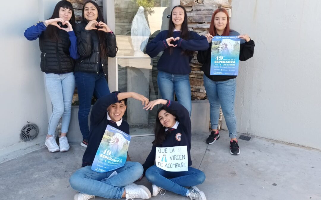 LOS JÓVENES SE PREPARAN PARA LA MARCHA DE LA ESPERANZA.