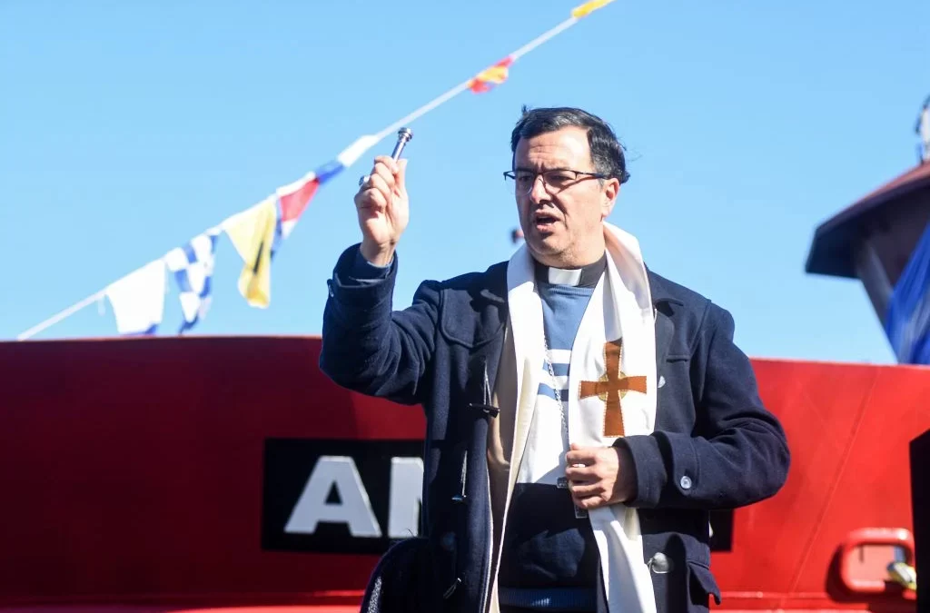 MESTRE BENDIJO TRES BARCOS PRODUCIDOS POR MARPLATENSES.